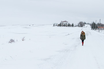 Fototapeta na wymiar Girl in the snow