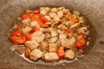 Hähnchenbrust mit Gemüse im Wok