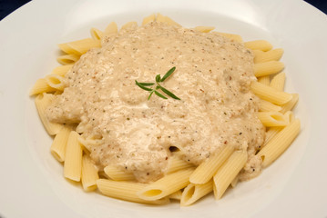 Pasta mit Camembert-Sauce