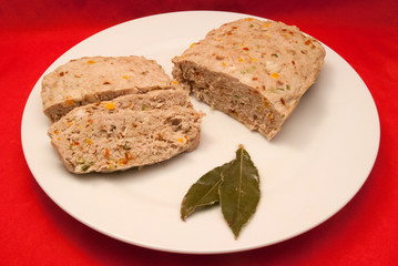 Pastete mit Rind-, Schweinefleisch und Insekten