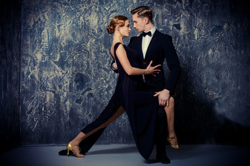 Fototapeta couple dancing tango obraz