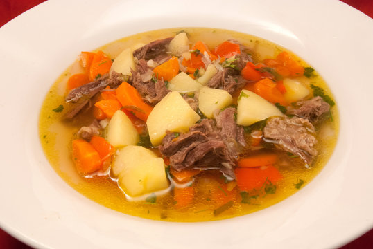 Eintopf mit Suppenfleisch und Gem&uuml;se