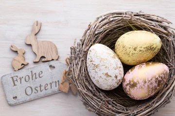 Outdoor kussens Easter and spring decoration, flowers and eggs. © gitusik