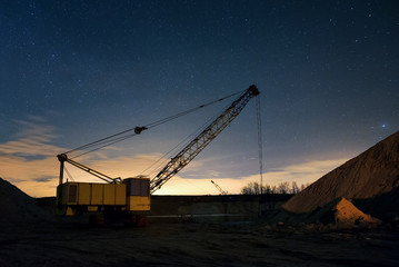 Crane at the nightsky filled with stars at the sand mine © Piotr Jankowiak