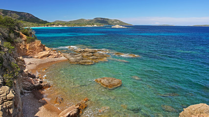 Petite plage discr&egrave;te face &agrave; Palombaggia et Folaca en Corse