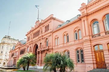 Fotobehang Buenos Aires Casa Rosada (Roze Huis), presidentieel paleis in Buenos Aires, Argentinië, uitzicht vanaf de vooringang