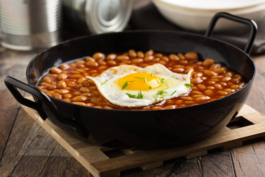 Gebackene Bohnen mit Ei - Baked beans with egg