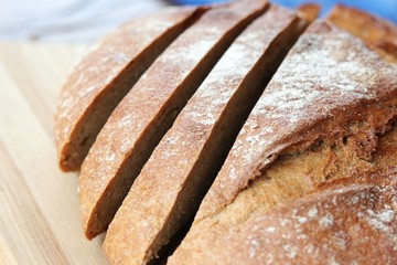 aufgeschnittener brotwecken III