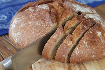 aufgeschnittener brotwecken I
