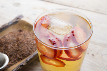 Strawberry water and ice (tea rooibos)