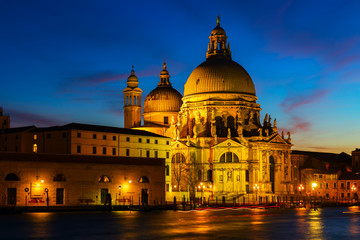 Fototapeta na wymiar Santa Maria della Salute in Venice at night