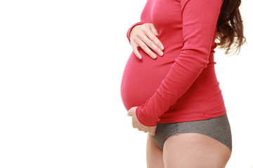 お腹を触る臨月の妊婦