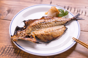 アジの一夜干し焼き魚