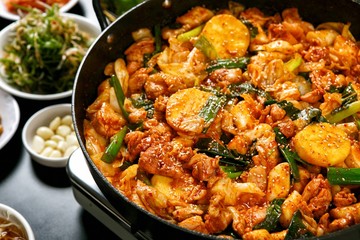 dakgalbi is korean style Chicken with spicy paste