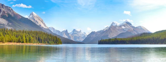 Selbstklebende Fototapete Berge Maligne Lake-Panorama im Jasper-Nationalpark, Alberta, Kanada