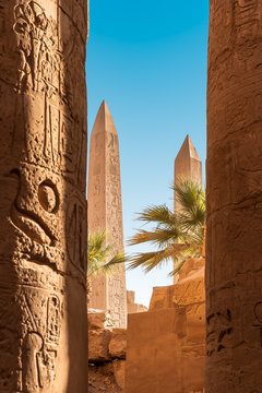 Die zwei Obelisken