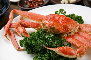 Steamed Snow Crab