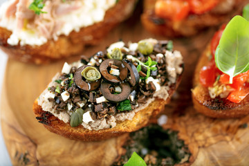 Frische selbstgemachte bruschetta brote