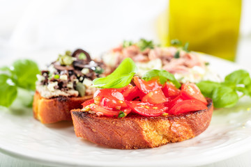 Frische selbstgemachte bruschetta brote