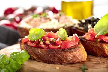 Frische selbstgemachte bruschetta brote
