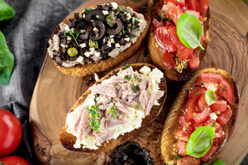 Frische selbstgemachte bruschetta brote