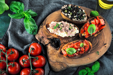 Frische selbstgemachte bruschetta brote
