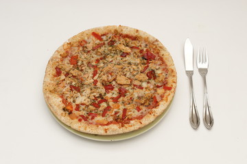 Pizza z kurczakiem pieczona w piecu kamiennym