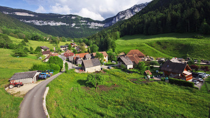 Fototapeta na wymiar paysage de montagne - hameau de saint même en chartreuse