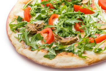 Pizza vegetariana con carciofi,rucola,pomodoro e mozzarella 