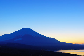 パノラマ台より望む富士山夕景