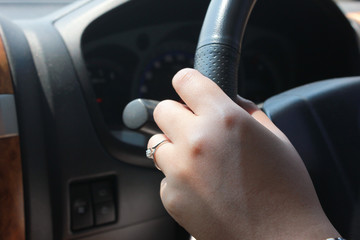 women hand driving the car