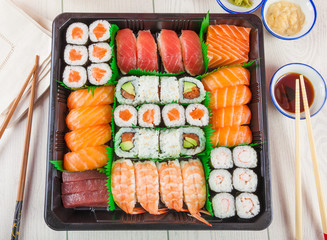Sushi takeaway tray