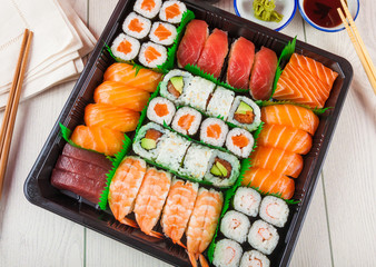 Sushi takeaway tray