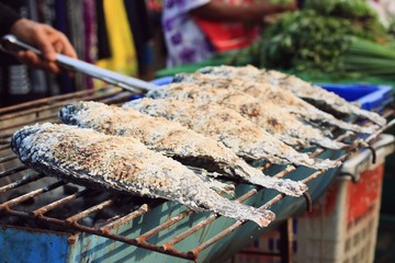 grilled fish at market