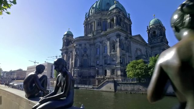 Statues along the Spree river bank opposite the Berlin Cathedral
. Slow motion.