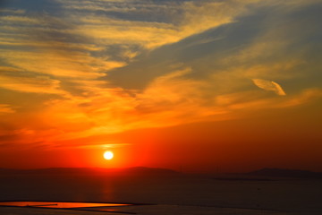 Fototapeta premium 夕陽と吊橋