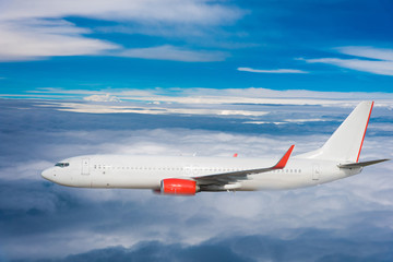 Obraz premium Airplane flying in the sky
