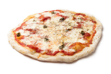 Pizza con mozzarella, sugo, capperi e origano