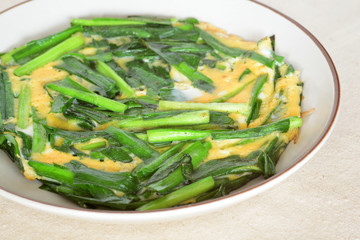 ニラの卵とじ　塩味