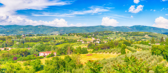 Fototapeta na wymiar Spring countryside in Tuscany, panoramic view