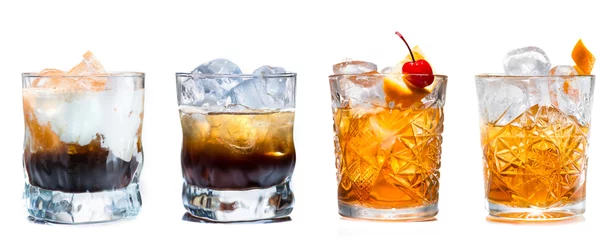 Foto op Plexiglas Set van alcoholische cocktails geïsoleerd op een witte achtergrond © smspsy