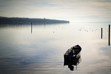 Später Nachmittag am Ammersee mit den bayrischen Alpen im Hintergrund, Bayern, Deutschland