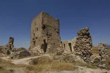 Fototapeta na wymiar Medieval village of Moya, Castle ruins, Cuenca, Castilla La Mancha, Spain
