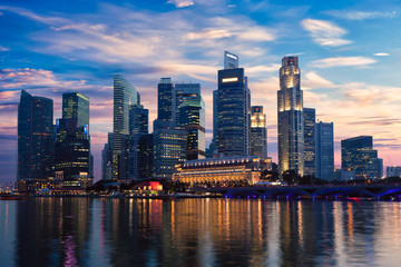 Naklejka premium Singapore skyline in evening