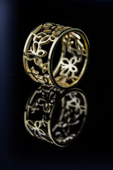 Elegant ring made of gold