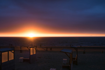 Fototapeta na wymiar Sonnenuntergang über der Nordsee