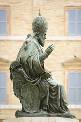 Statue Pope Sixtus V