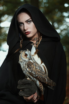 Beautiful lady of the owls
