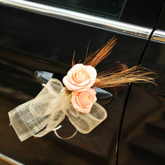 Bouquet de rosas, coche de boda