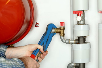 Montage mit Rohrzange